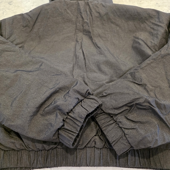 Vigoss Cropped Puffer Hooded Jacket Black Size XL NWT! - Picture 13 of 15